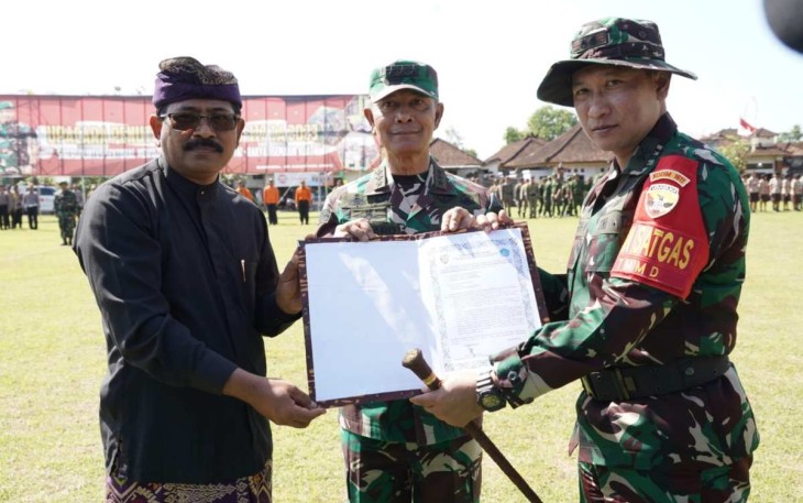Irjenad Letjen TNI Richard Horja Taruli Tampubolon saat penutupan TMMD ke 117 Kodim 1611/Badung di desa Darmasaba, Kabupaten Badung, Kamis (10/8)
