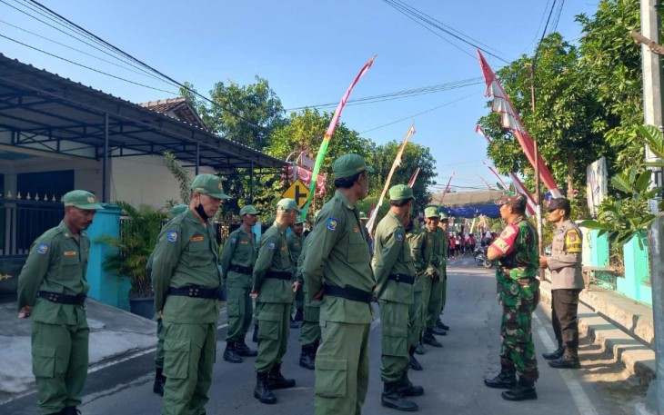 Latihan PBB satlinmas wilayah desa binaan