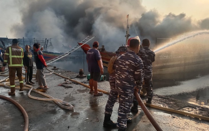41 Kapal Nelayan yang Terbakar di Pelabuhan Jongor Tegal