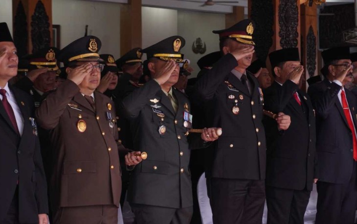 Dandim 0801/Pacitan Letkol Inf Roliyanto  saat upacara HUT Kemerdekaan RI ke 78, Kamis (17/8)