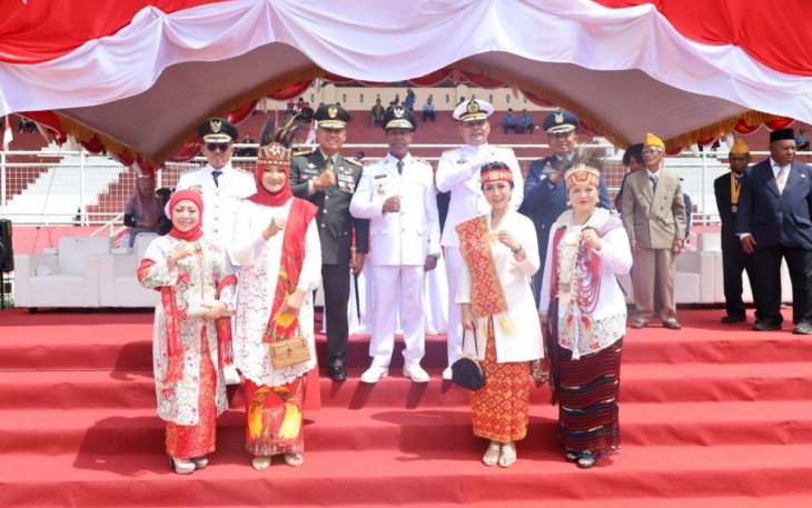 Danlantamal XI Brigjen TNI (Mar) Gatot Mardiyono foto bersama usai upacara HUT Kemerdekaan RI ke 78, Kamis (17/8)