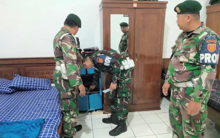Pengecekan di mess prajurit Menarmed 2 Kostrad 