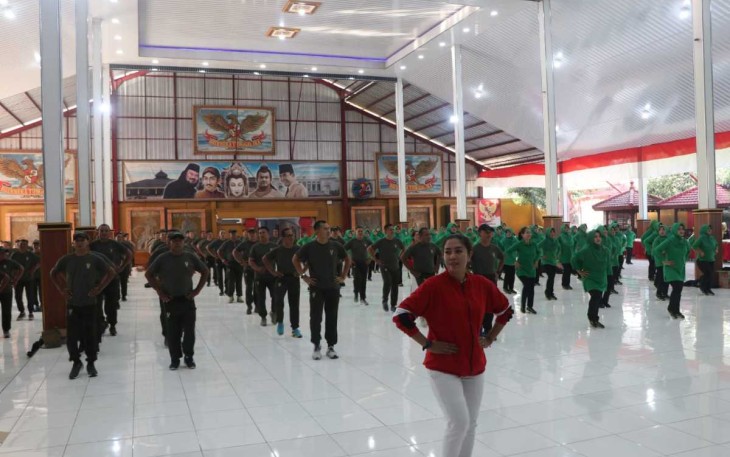 Danrem 081/DSJ Kolonel Inf H. Sugiyono olahraga bersama di Kodim 0807/Tulungagung 