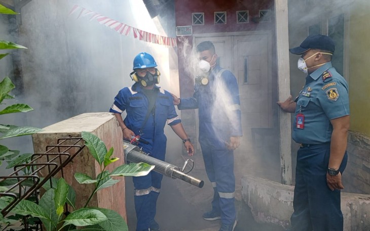 Lanudal Jakarta fogging lingkungan warga, Jum'at (25/8)