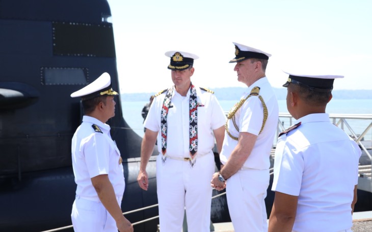 Pertemuan Komandan KRI Alugoro-405 dan Komandan HMAS Waller-75