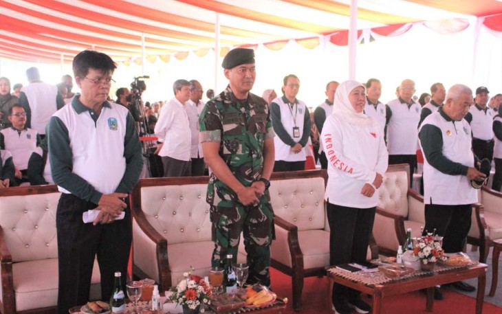 Danmenarmed 2 Kostrad Kolonel Arm Joko Setiyo Kurniawan bersama Gubernur Jatim Khofifah Indar Parawansa, asrama militer Yonarmed 1 Roket Singosari, Senin (4/9)