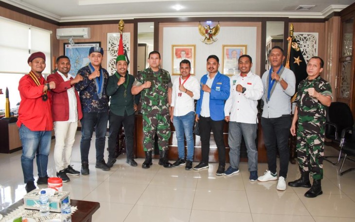 Pangdam XVI/Pattimura Mayjen TNI Syafrial bersama OKP Cipayung Plus, Jum'at (8/9)