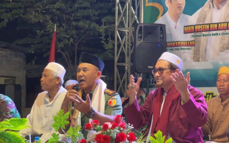 Danrem 081/DSJ Kolonel Inf H. Sugiyono saat memimpin doa, Jum'at (8/9)