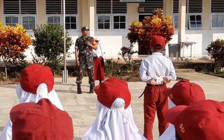 Babinsa Talisayan Jadi Irup di SDN 001 Kampung Suka Murya