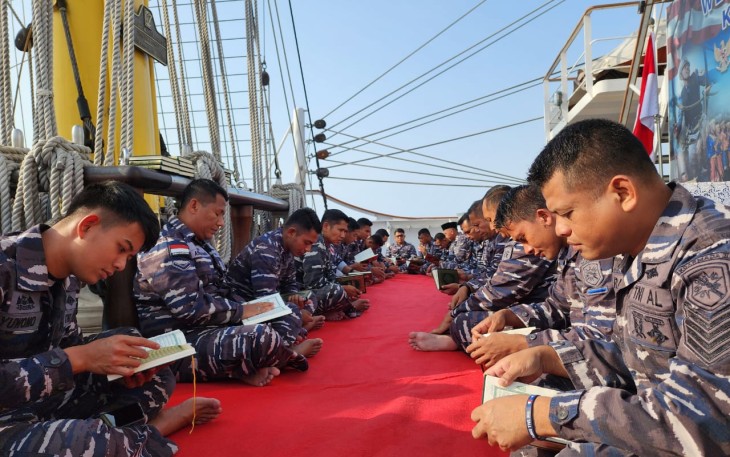 Personel  KRI Bima Suci Gelar Tasyakuran HUT Ke-78 TNI AL