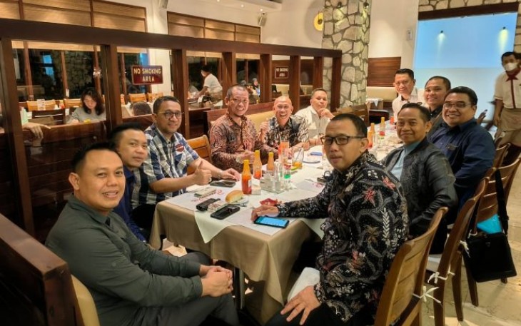 Ketum DPP IPHI Rahmat Santoso (dua dari kiri) Bersama Sejumlah Pengacara Audiensi dengan Kapolres Gresik AKBP Aditya Panji Anom (paling kiri)