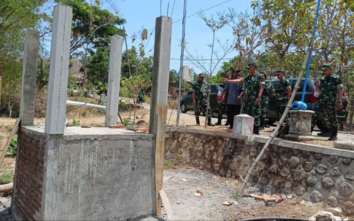 Pembuatan sumur bor di desa Karangan Kabupaten Ponorogo, Kamis (21/9)