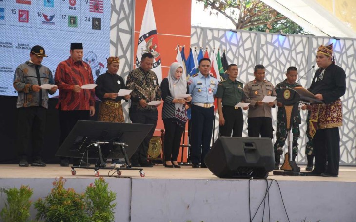 Serah Terima Kirab Pemilu 2024 di Pahlawan Bussines Center Kota Madiun, Kamis (21/9)