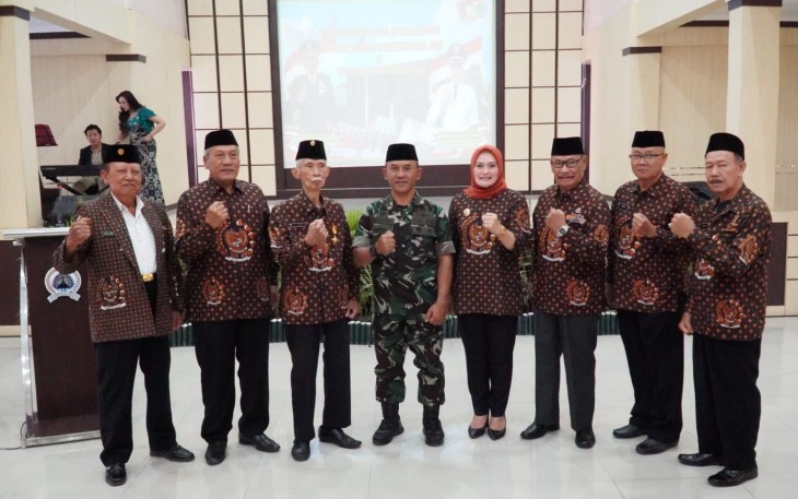 Danrem 081/DSJ Kolonel Inf H Sugiyono bersama DHC BPK 45 Kota Madiun, Jum'at (22/9)  