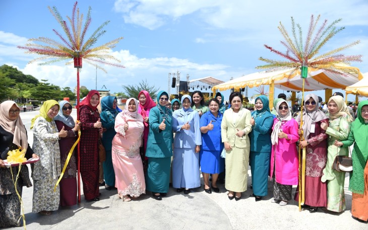 Dewi Ansar Buka Pameran dan Bazar Kuliner PKD Kepri 