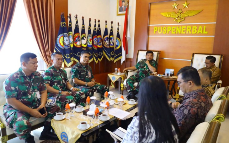 Komandan Puspenerbal Terima Kunjungan Kerja Pejabat PT Dirgantara Indonesia 