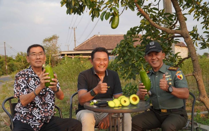 Danrem 081/DSJ Kolonel Inf H. Sugiyono menyambangi desa wisata Jambu di Kediri, Selasa (26/9)