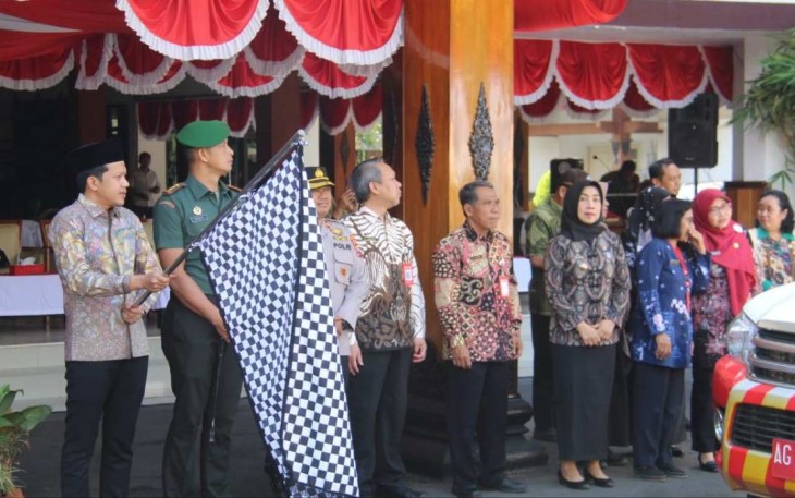 Dandim 0806/Trenggalek Letkol Kav Peddy Adi Prasetyo saat pelepasan kirab, Senin (2/10)
