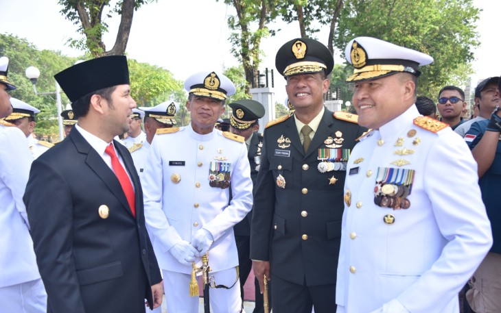 Sambut HUT Ke-78 TNI dengan  ziarah di TMP Sepuluh November