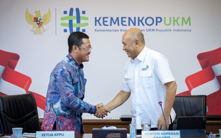 MenkopUKM Teten Masduki saat menerima audensi Ketua KPPU M Afif Hasbullah di Jakarta, Jum'at (6/10)