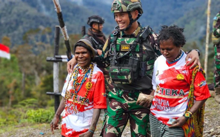 Kaos Koteka Sa Papua Sa Indonesia Satgas Yonif PR 330/Tri Dharma, Senin (9/10)
