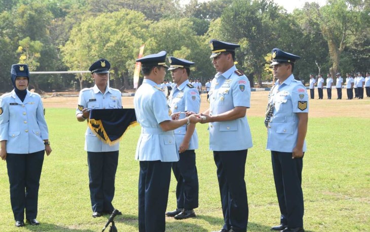 Dankoharmatau Marsda TNI Oki Yanuar saat penyerahan jabatan Dandepohar 20 Madiun, Selasa (10/10)