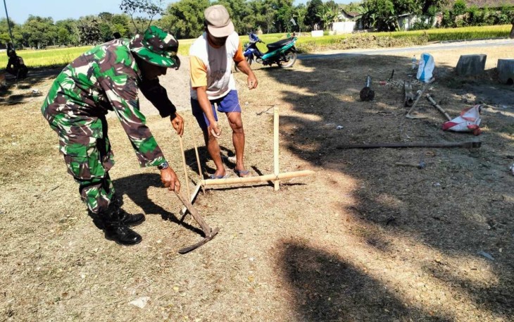 Bangun talud wilayah desa binaan