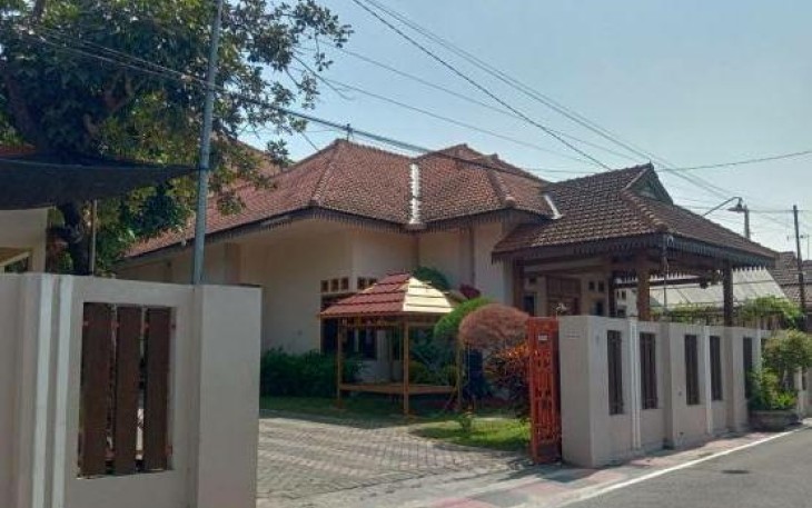 Penampakan Rumah Pribadi Suami dan Rini Syarifah (Bupati Blitar) yang Disewa Pemkab Blitar Hingga Ratusan Juta untuk Rumah Dinas Wakil Bupati Blitar.
