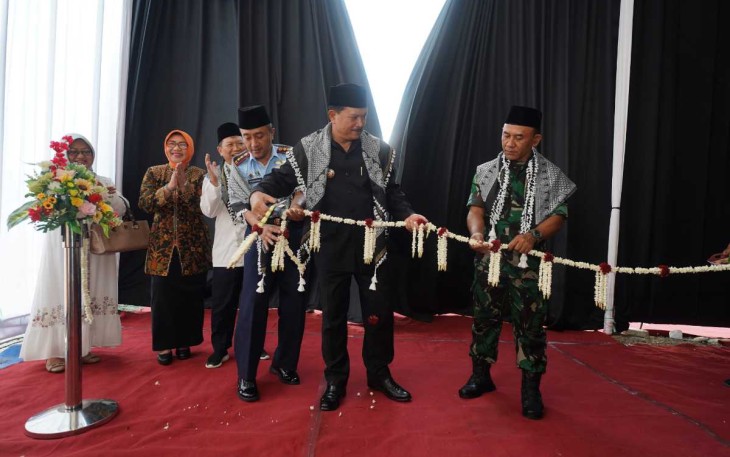 Danrem 081/DSJ Kolonel Inf H. Sugiyono saat peresmian Ma'had Aisyah Ummul Mukminin Tahfidzul Quran di Madiun, Jum'at (13/10)