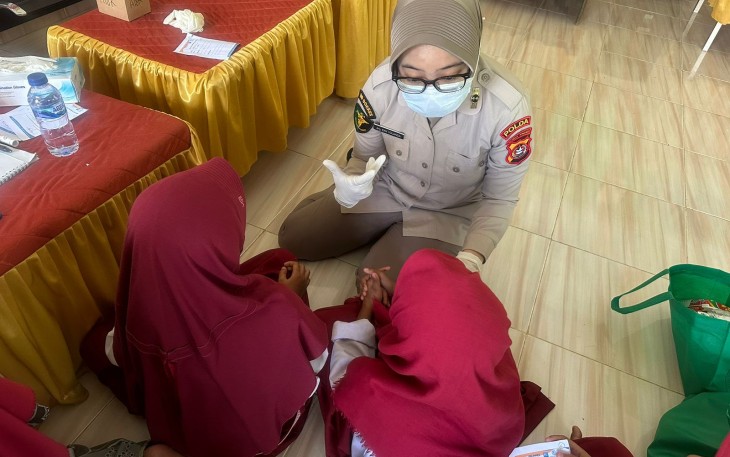 PNS Polda Sultra Berikan Santunan dan Layanan Kesehatan Kepada Panti Asuhan Shabri Kendari 