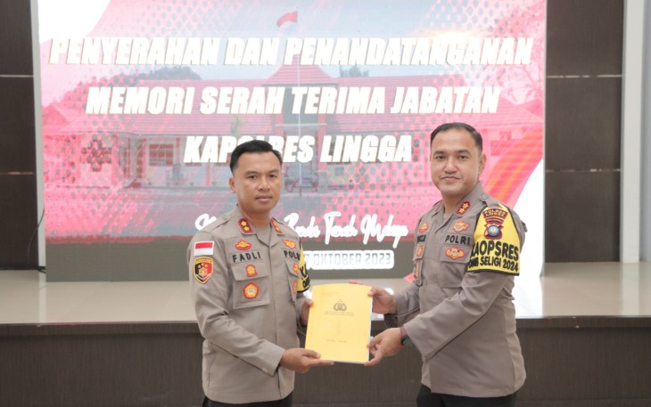 Upacara Farawell dan Tradisi Pedang Pora Iringi Penyambutan Serta Pelepasan Kapolres Lingga 