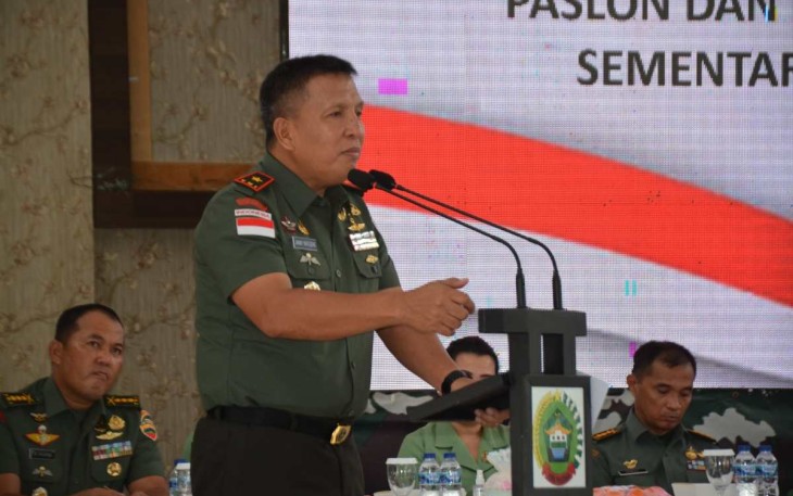 Danrem 033/WP Brigjen TNI Jimmy Watuseke saat memberikan pengarahan, Kamis (9/11)