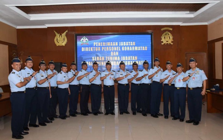 Foto bersama usai penyerahan jabatan Dirpers dan Sertijab Kapten Koharmatau, Senin (13/11) 