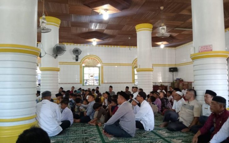 Pemkab Pasbar Laksanakan Jumat Berkah di Pulau Panjang 