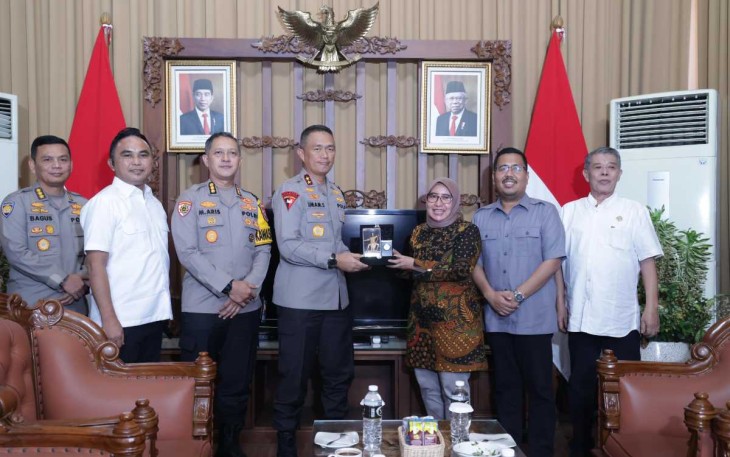 Kapolda Jatim Irjen Pol Imam Sugianto saat mengunjungi kantor DPRD Jawa Timur, Selasa (5/12)