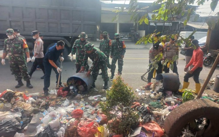 Karya Bakti Pembersihan Sampah 