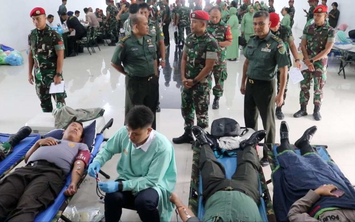 Pelaksanaan donor darah peringati Hari Juang TNI AD ke 78 tahun 2023 di Kodim 0602/Serang, Selasa (12/12)