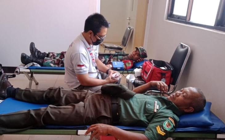 Donor darah prajurit Kodim 0601/Pandeglang, Selasa (12/12)