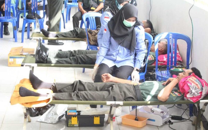 Donor darah peringati Hari Juang TNI AD ke 78 Kodim 1001/HSU-BLG 