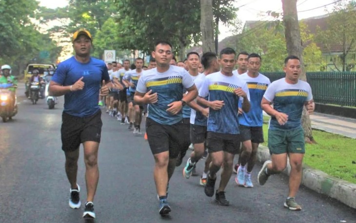Lari bersama 5K prajurit Menarmed 2 Kostrad Malang, Kamis (14/12)