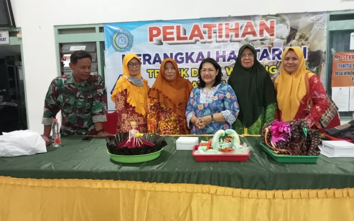 Hasil kreasi hantaran produk TP PKK Desa Winong