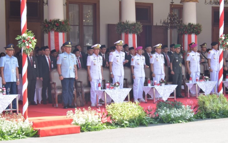 Peringatan Hari Bela Negara ke-75 di Grahadi Surabaya, Selasa (19/12)