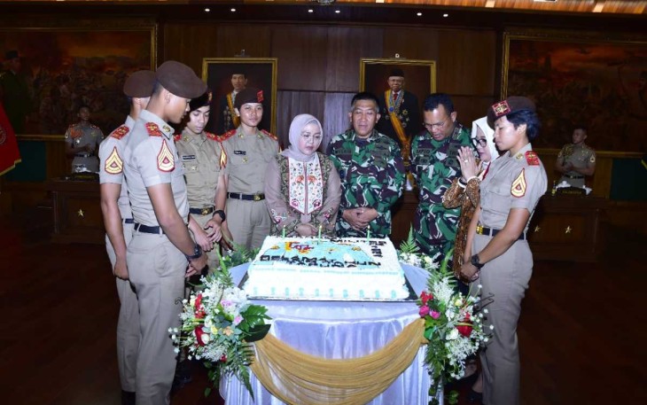 Ibu asuh akmil