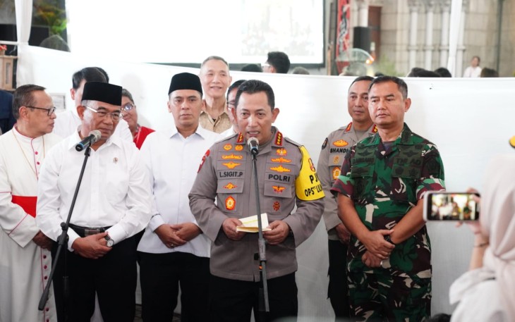 Kasum TNI dan Kapolri saat Tinjau Pengamanan Ibadah Misa Malam Natal 2023