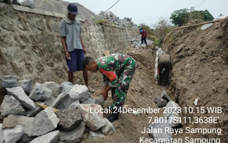 Keja bakti pembuatan talud di wilayah desa binaan 