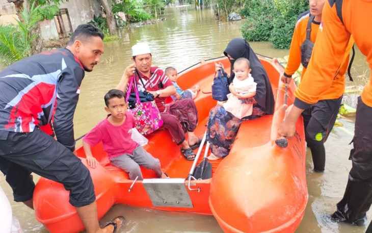 Evakuasi warga korban banjir di wilayah Kabupaten Aceh Utara 
