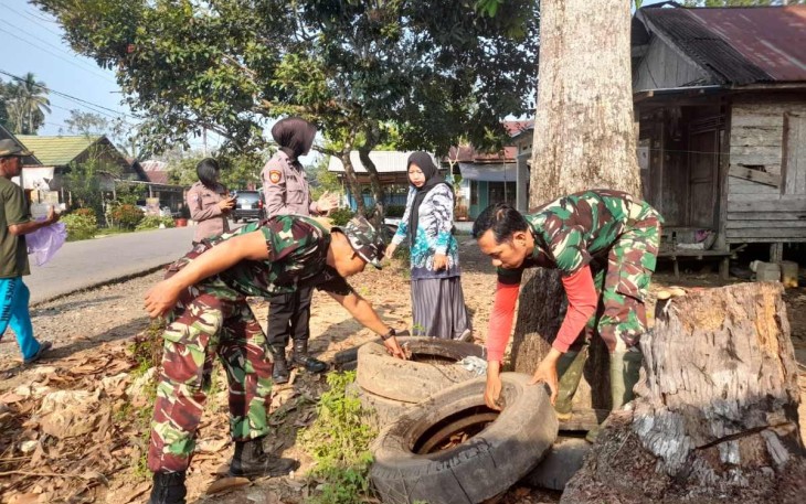Pembersihan lingkungan di wilayah desa binaan 