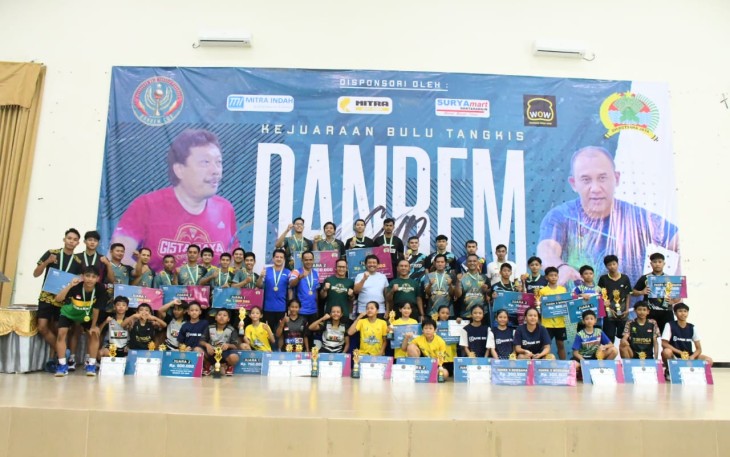 Penutupan Kejuaraan Bulu Tangkis Danrem 081/DSJ Cup