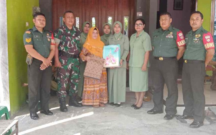 Anjangsana anggota Koramil 0718-01/Pati dalam rangka HUT TNI 