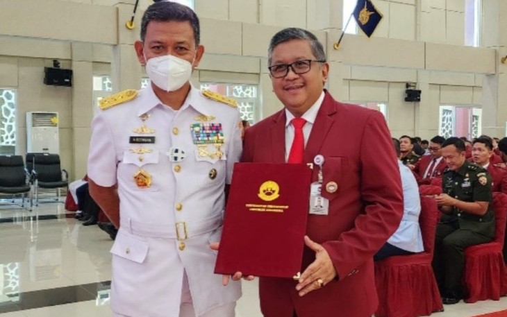 Sekjen PDIP Hasto Kristianto (jaket merah) saat acara di Sentul Bogor